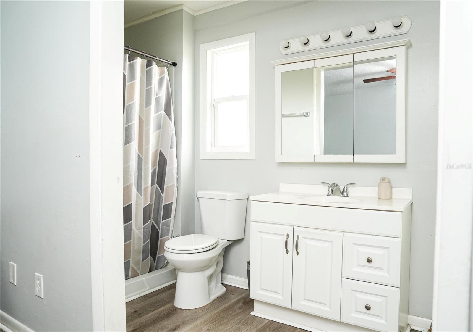 Image 11 of 29 For 821 Barber Street