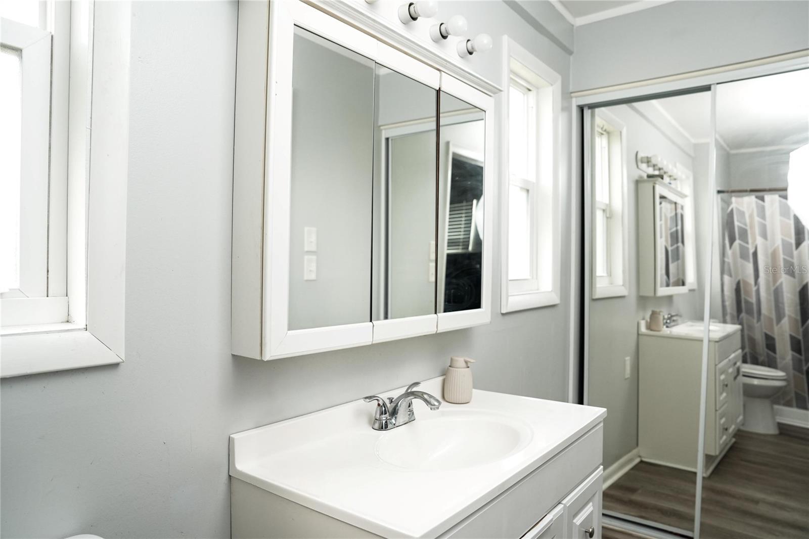 Image 14 of 29 For 821 Barber Street