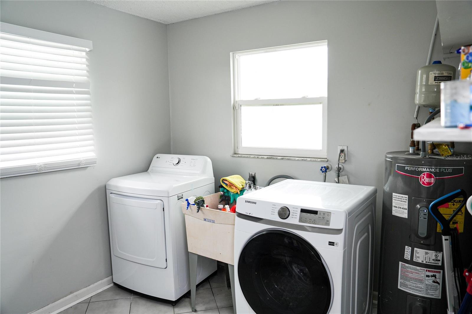 Image 21 of 29 For 821 Barber Street