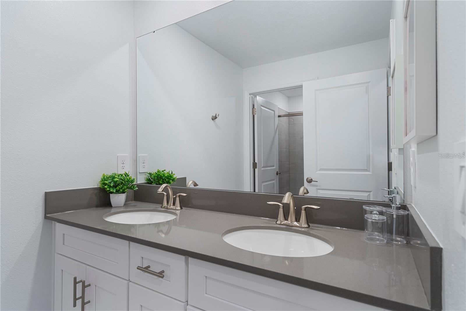 Image 31 of 41 For 2600 Reading Trail