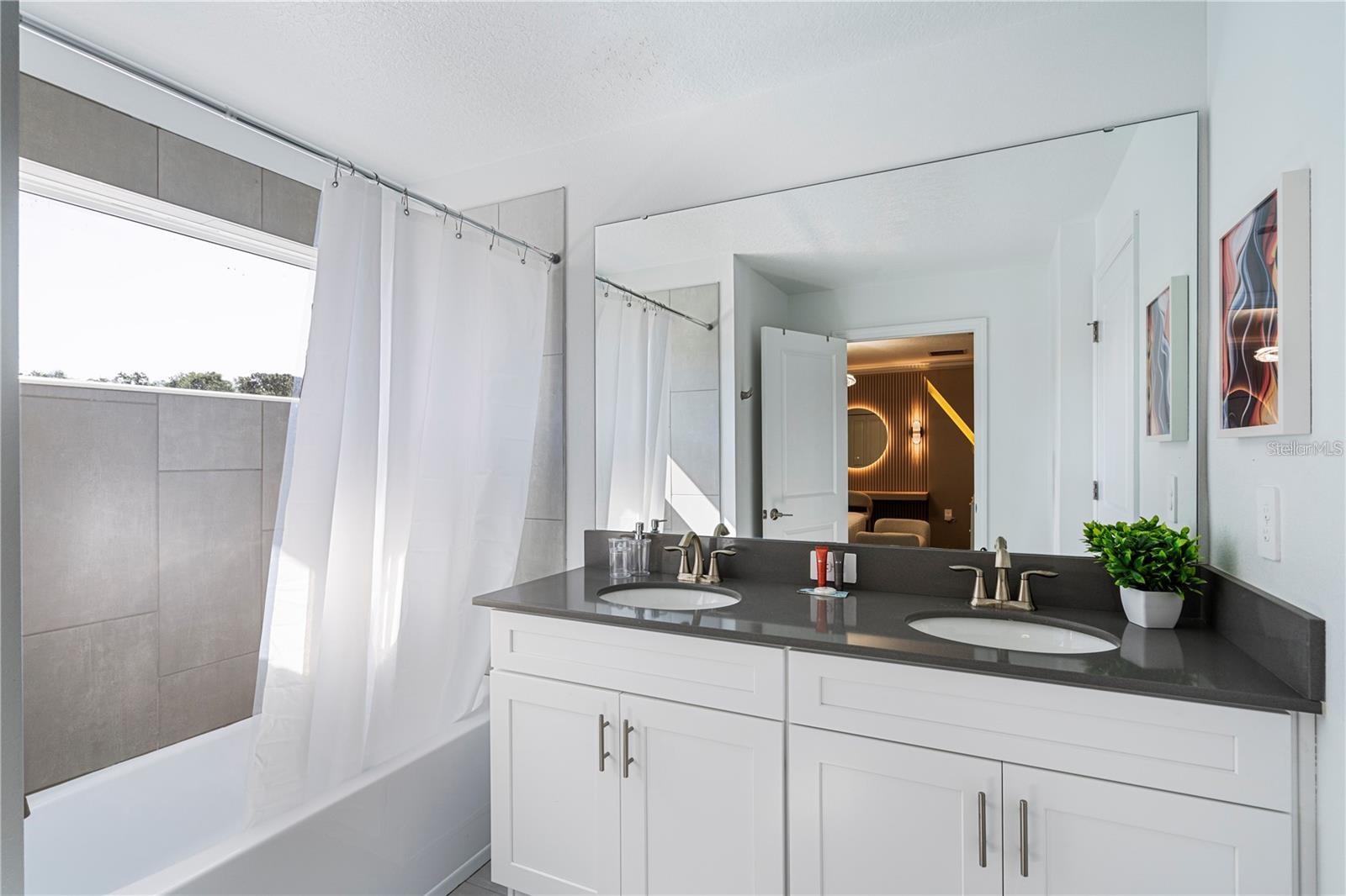 Image 5 of 41 For 2600 Reading Trail