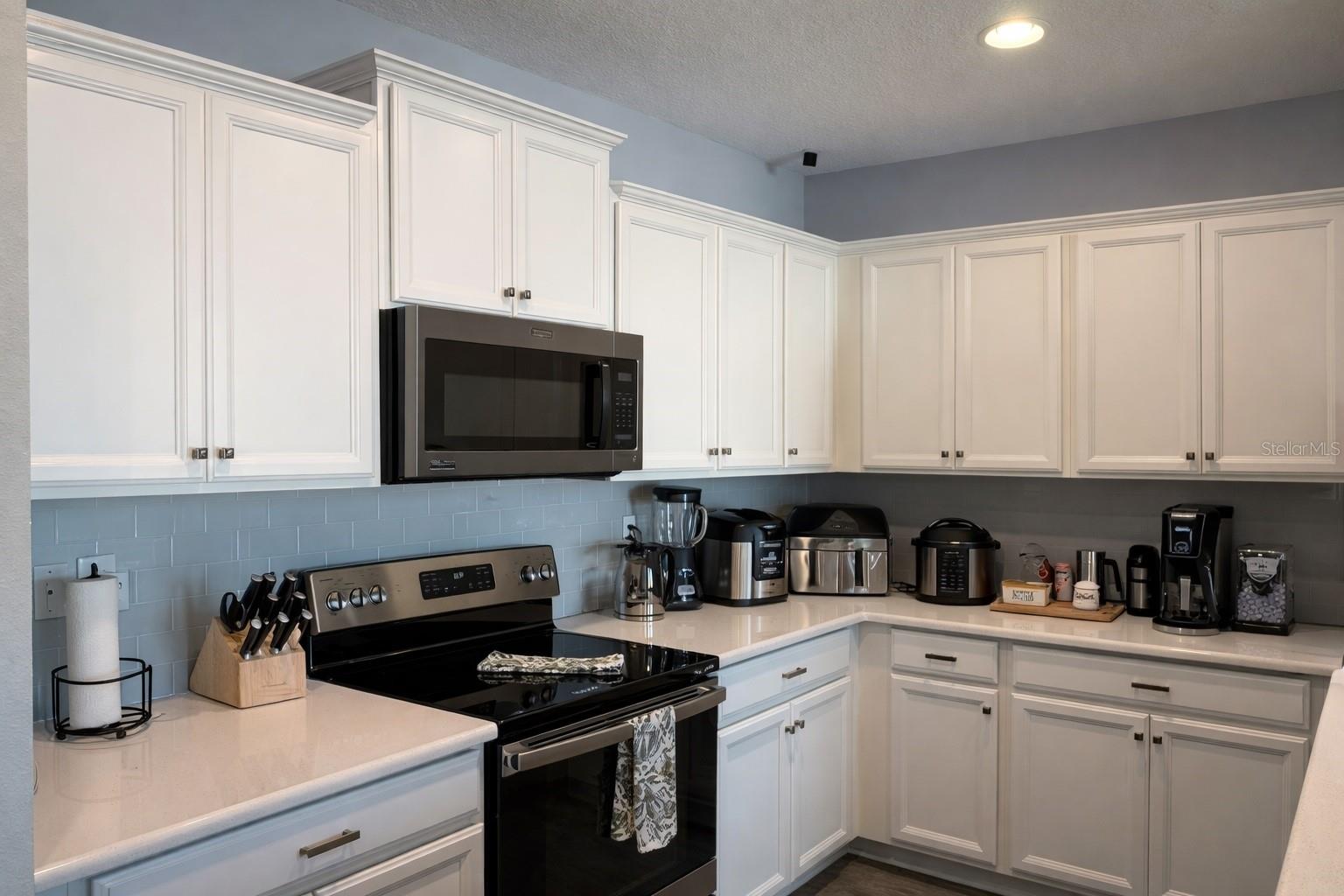 Image 4 of 15 For 372 Meadow Pointe Drive