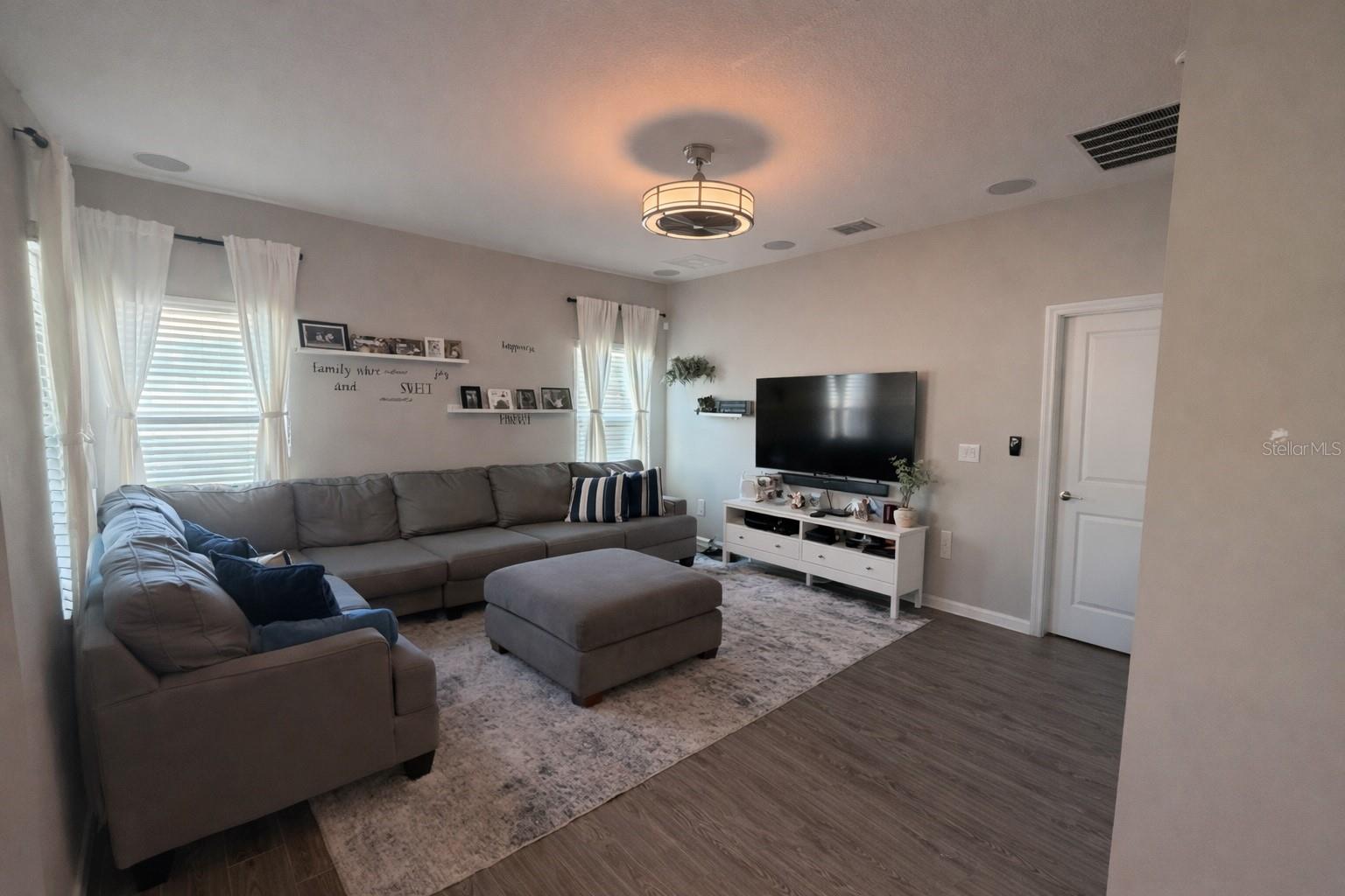 Image 8 of 15 For 372 Meadow Pointe Drive