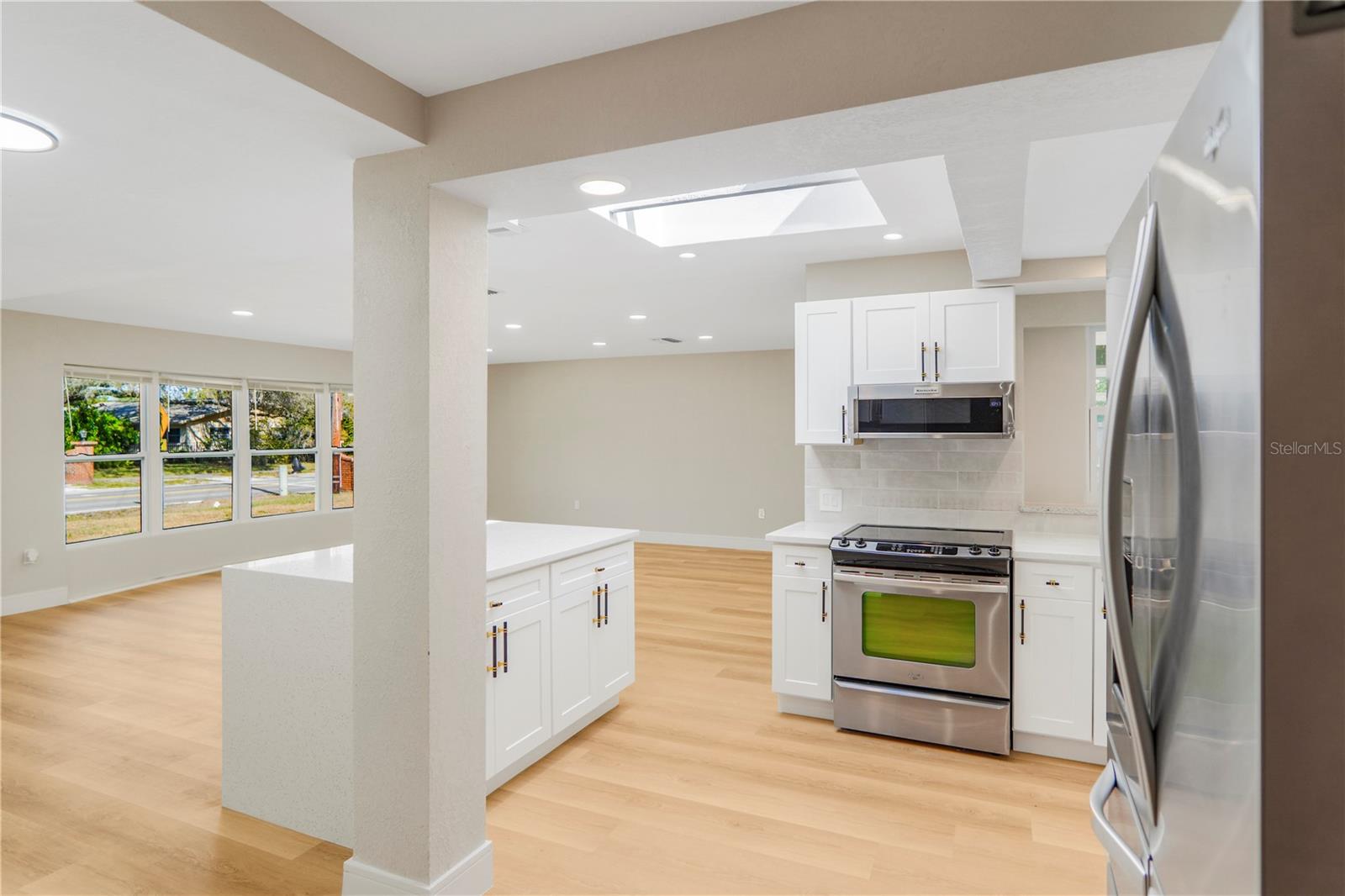 Image 11 of 48 For 2570 Derbyshire Boulevard