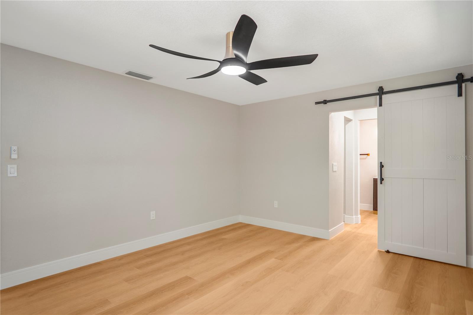 Image 18 of 48 For 2570 Derbyshire Boulevard