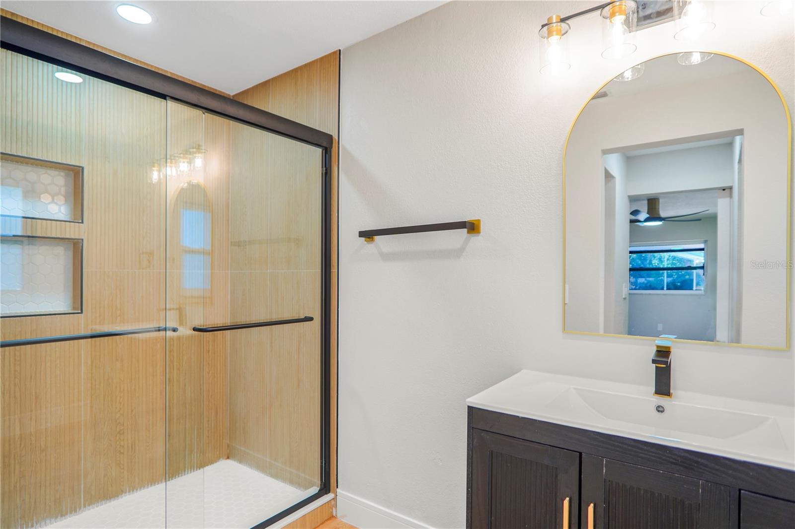 Image 19 of 48 For 2570 Derbyshire Boulevard