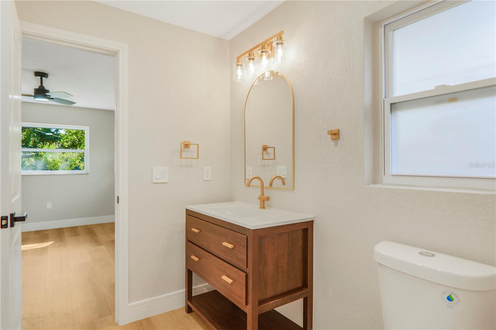 Image 27 of 48 For 2570 Derbyshire Boulevard