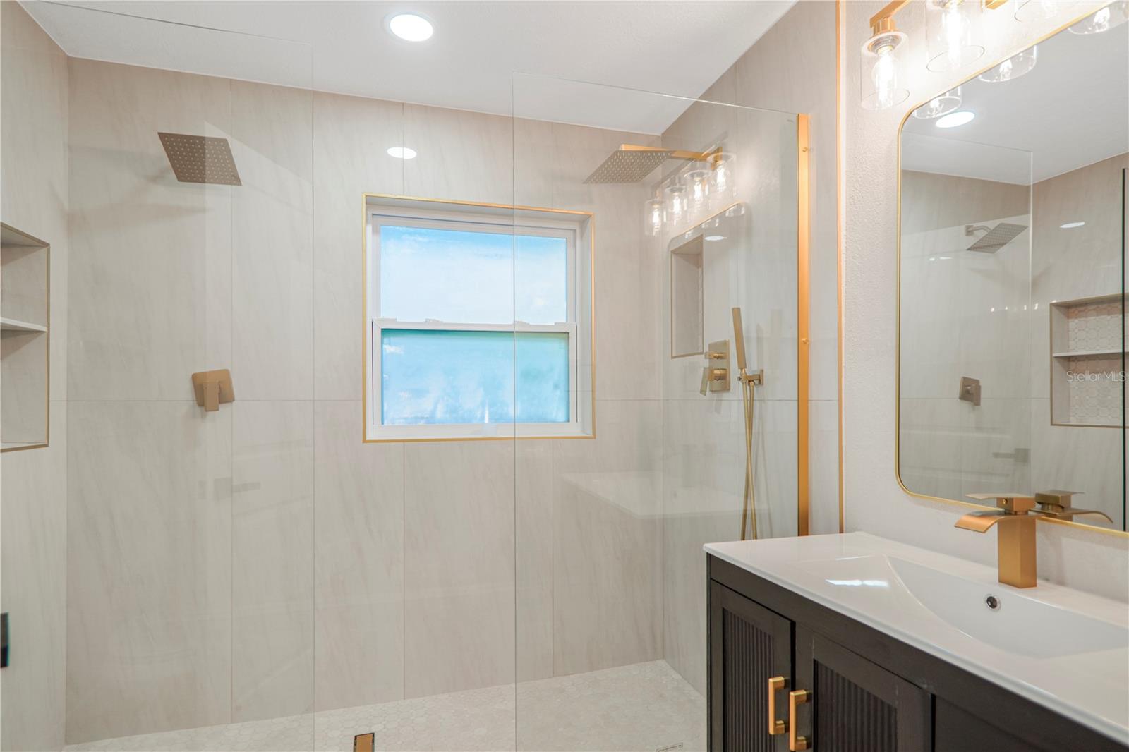 Image 33 of 48 For 2570 Derbyshire Boulevard