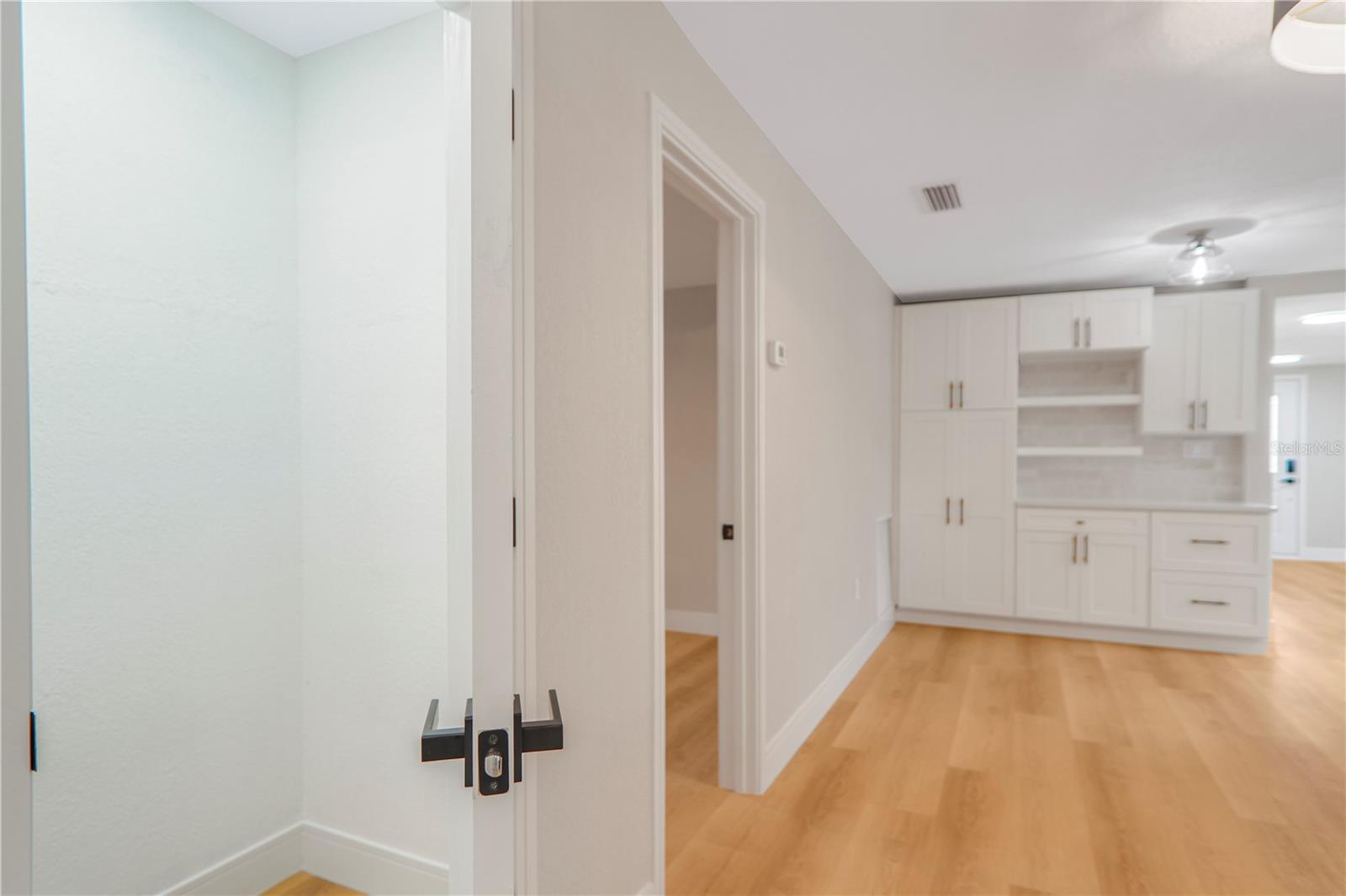 Image 39 of 48 For 2570 Derbyshire Boulevard