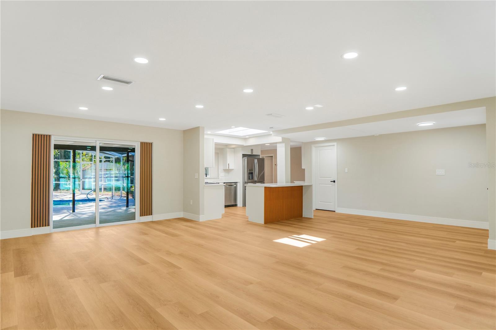 Image 6 of 48 For 2570 Derbyshire Boulevard