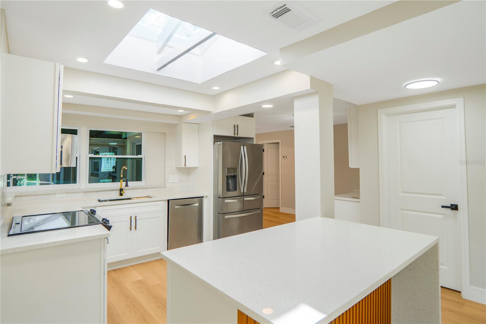 Image 7 of 48 For 2570 Derbyshire Boulevard