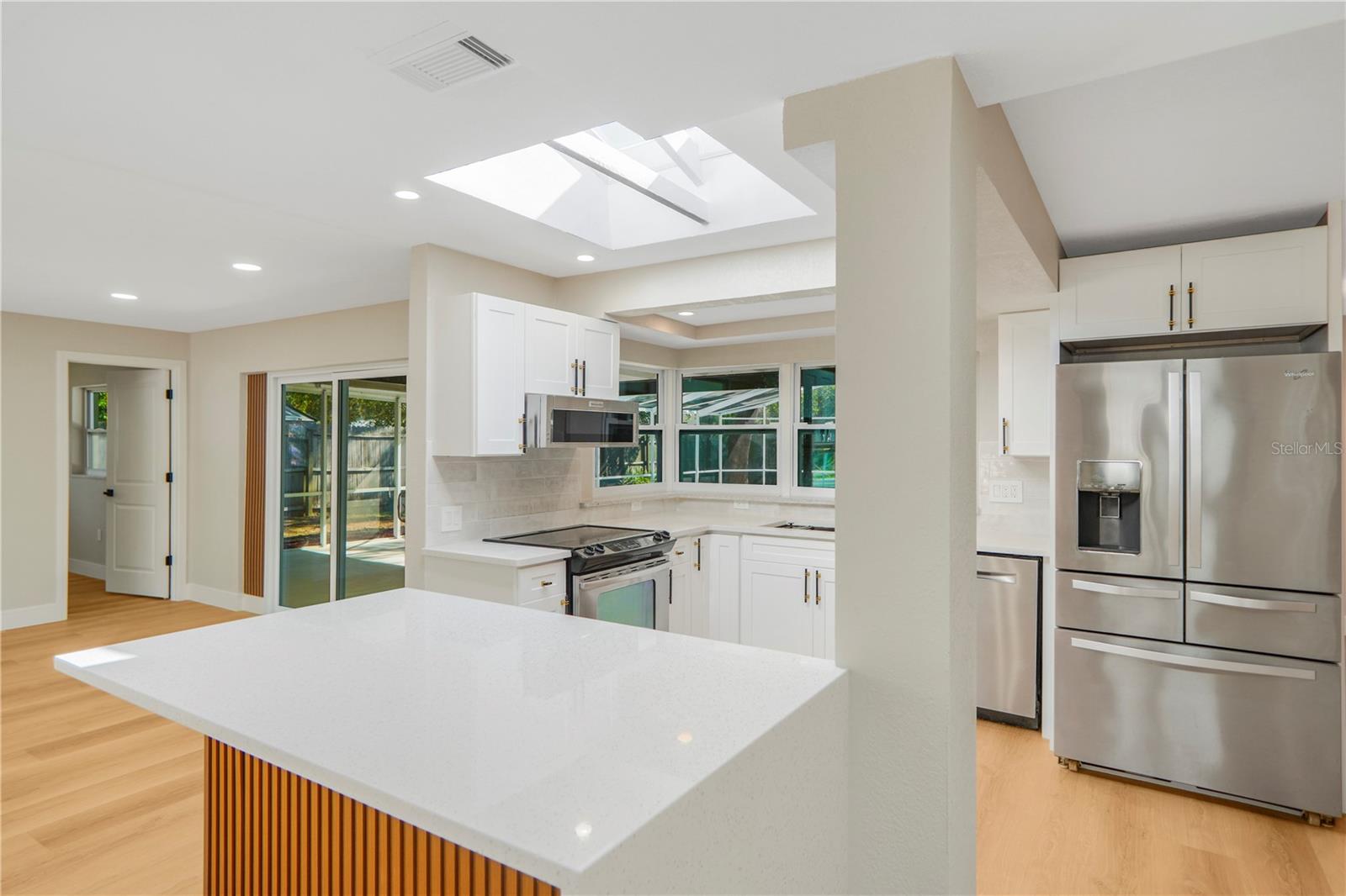 Image 8 of 48 For 2570 Derbyshire Boulevard