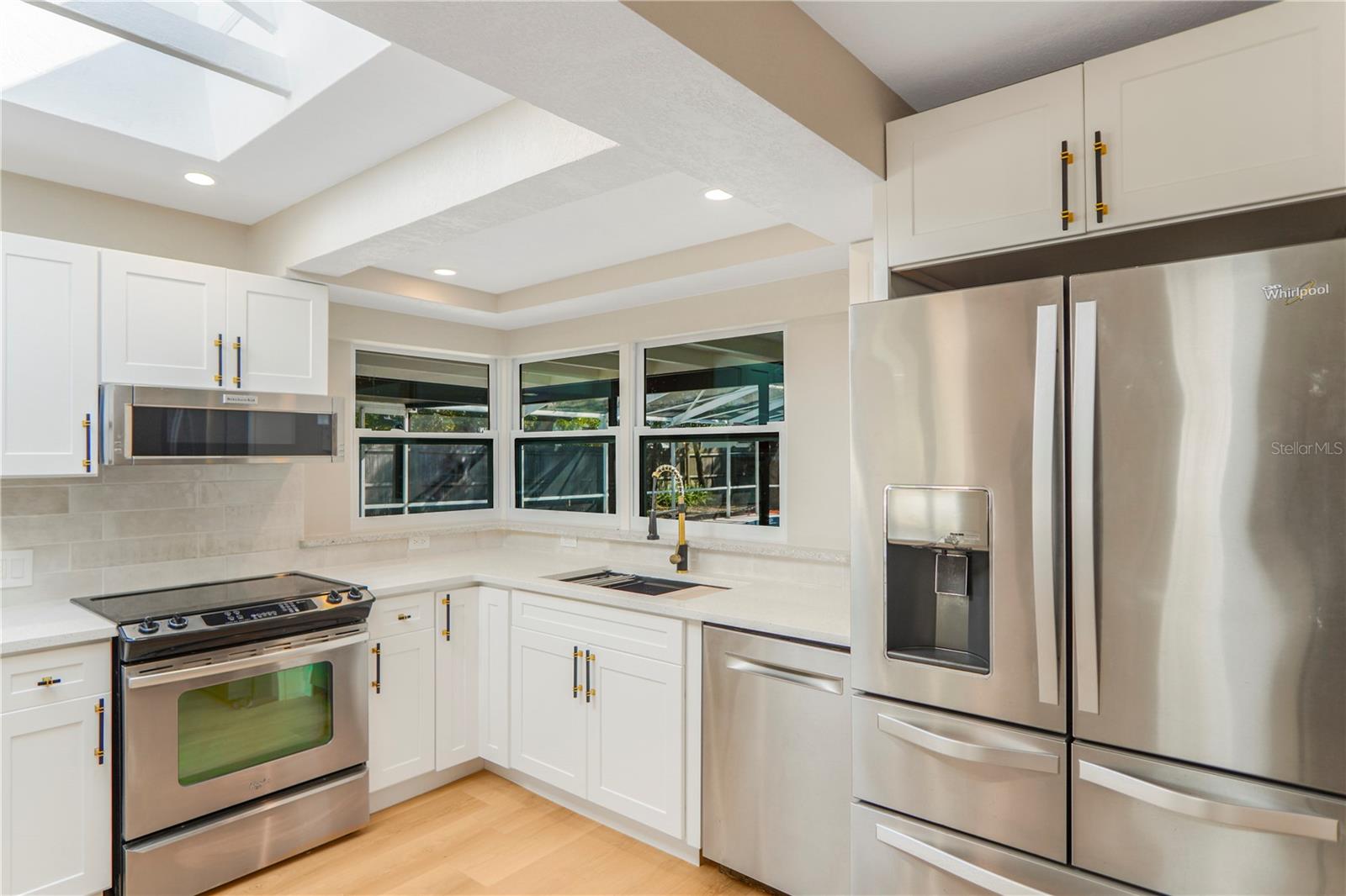 Image 9 of 48 For 2570 Derbyshire Boulevard