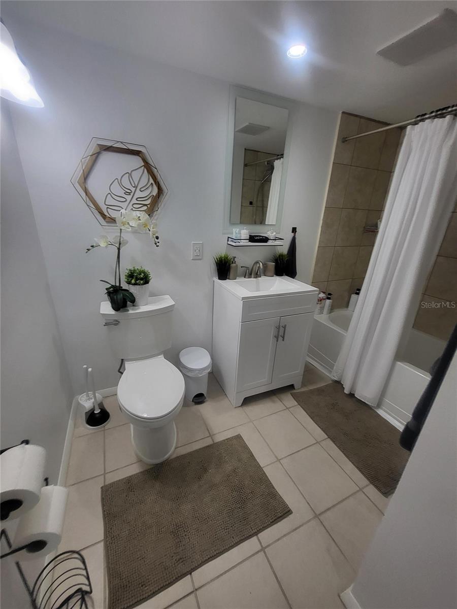 Image 12 of 25 For 701 Madison Avenue 414