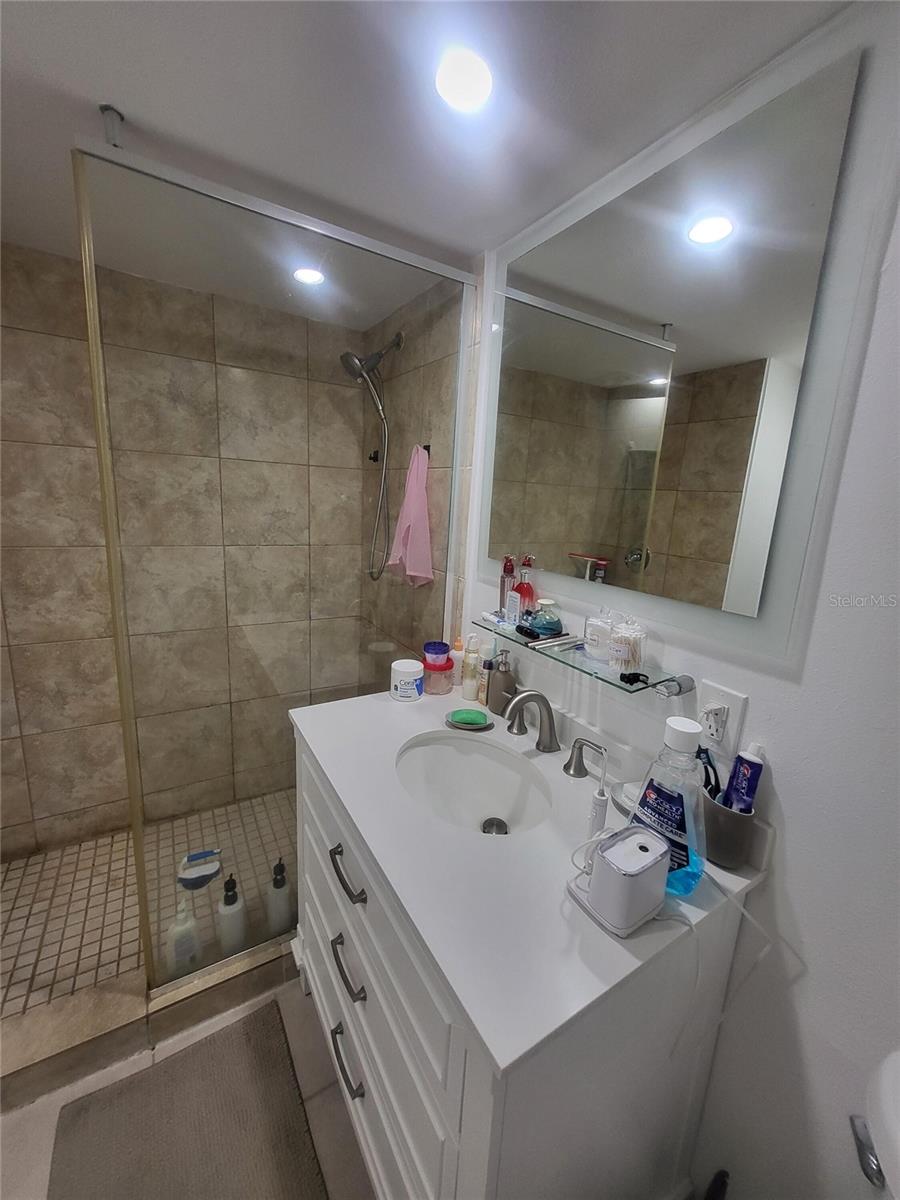 Image 20 of 25 For 701 Madison Avenue 414