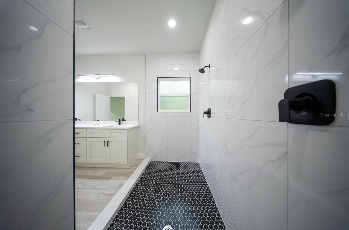 Image 17 of 33 For 6442 Sandborn Loop