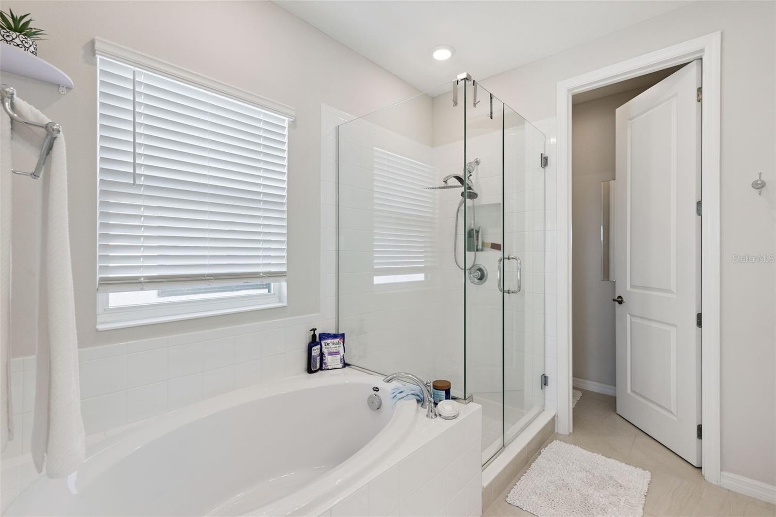 Image 15 of 39 For 1418 Lone Feather Trail