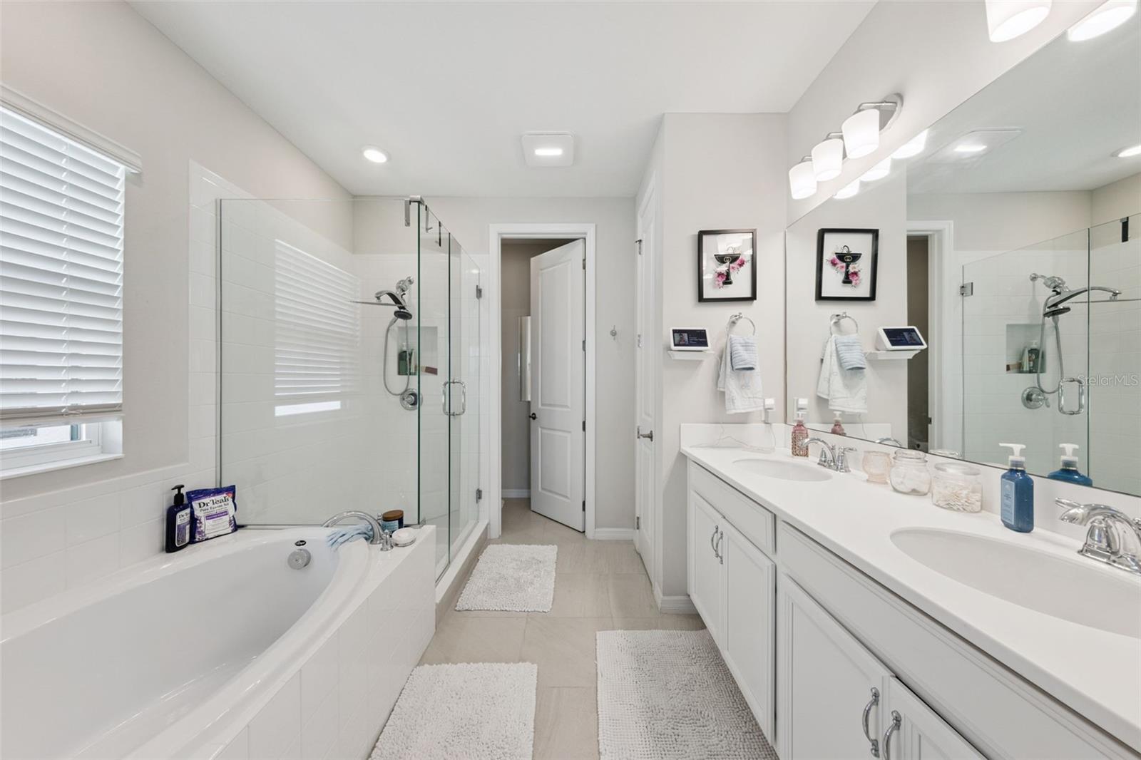 Image 16 of 39 For 1418 Lone Feather Trail