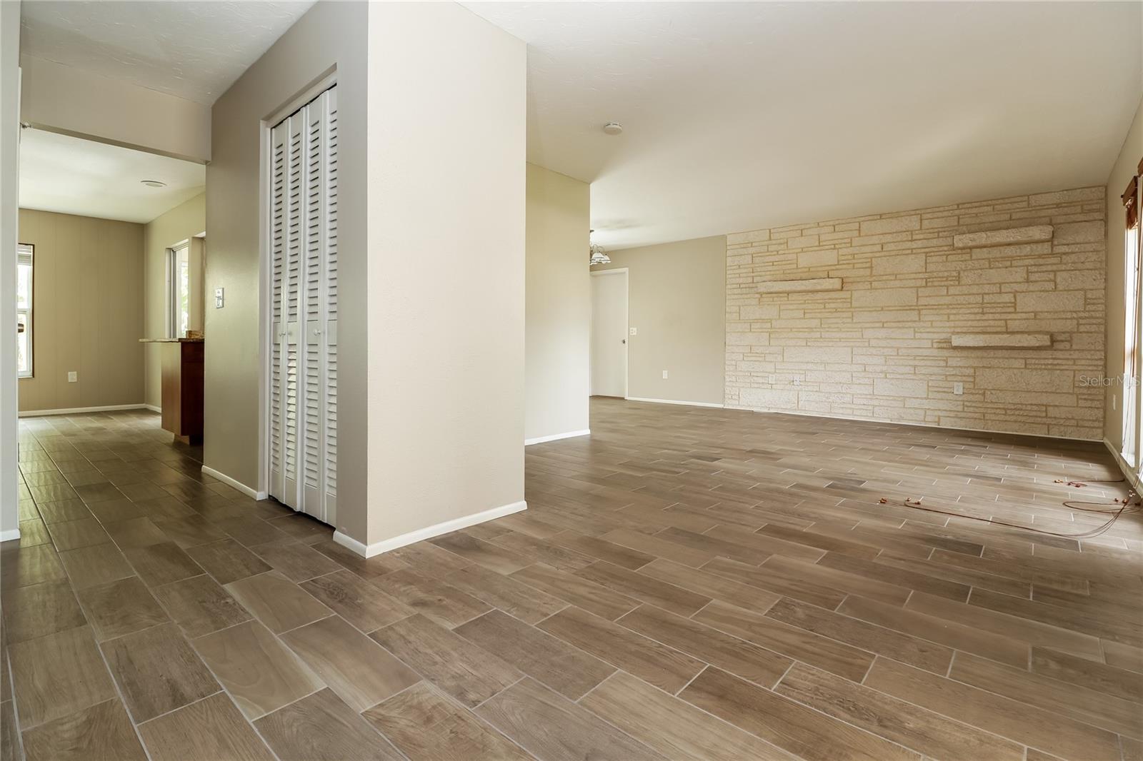 Image 2 of 16 For 1124 Danny Drive