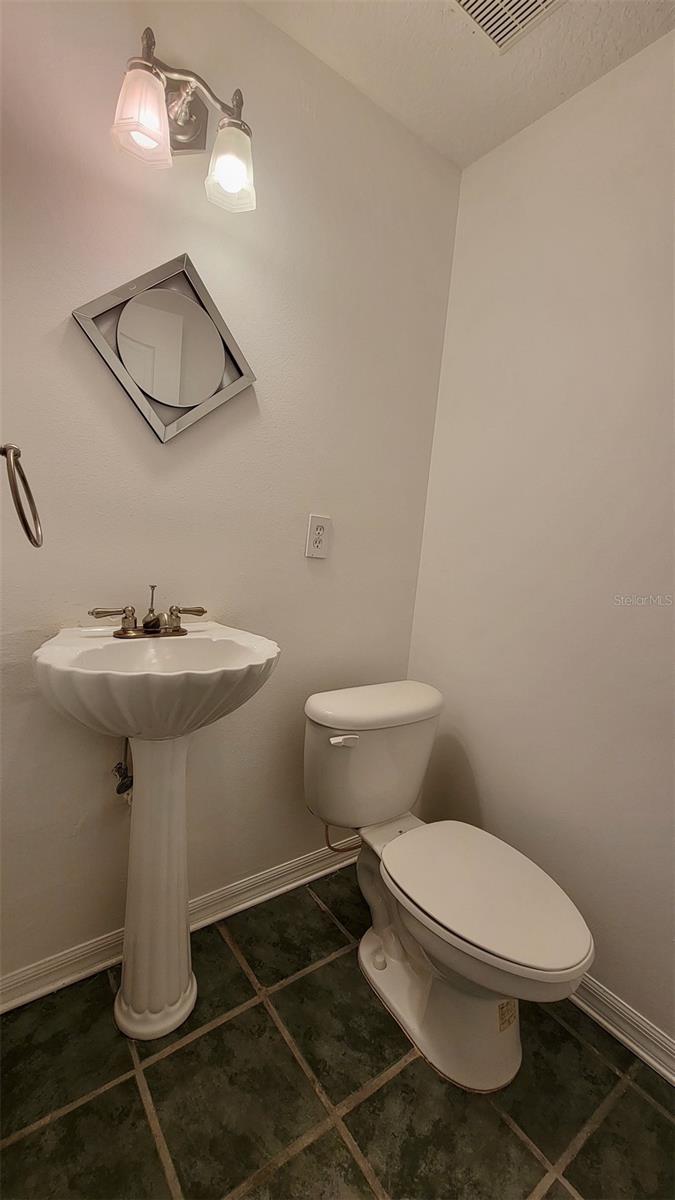 Image 18 of 27 For 2800 Hammock Grove Road