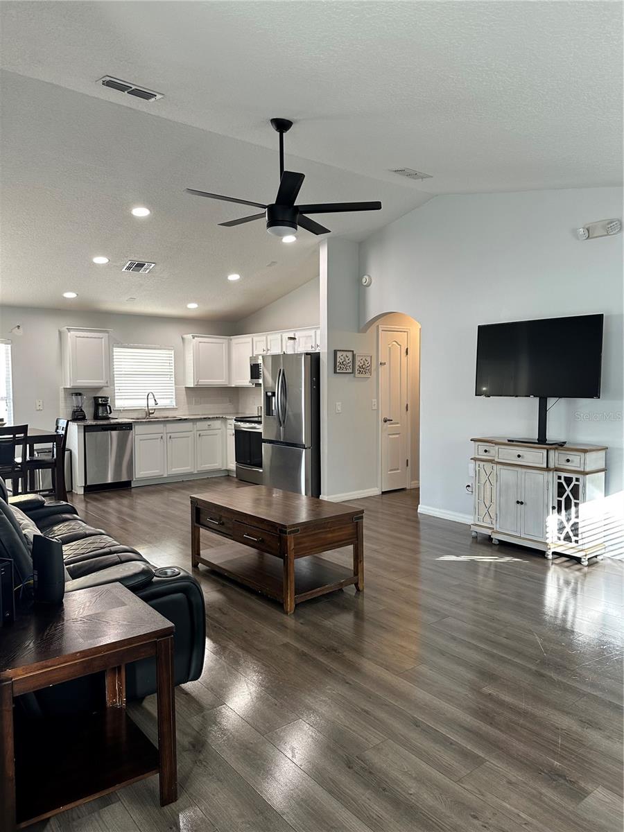 Image 15 of 31 For 1838 Royal Ridge Drive