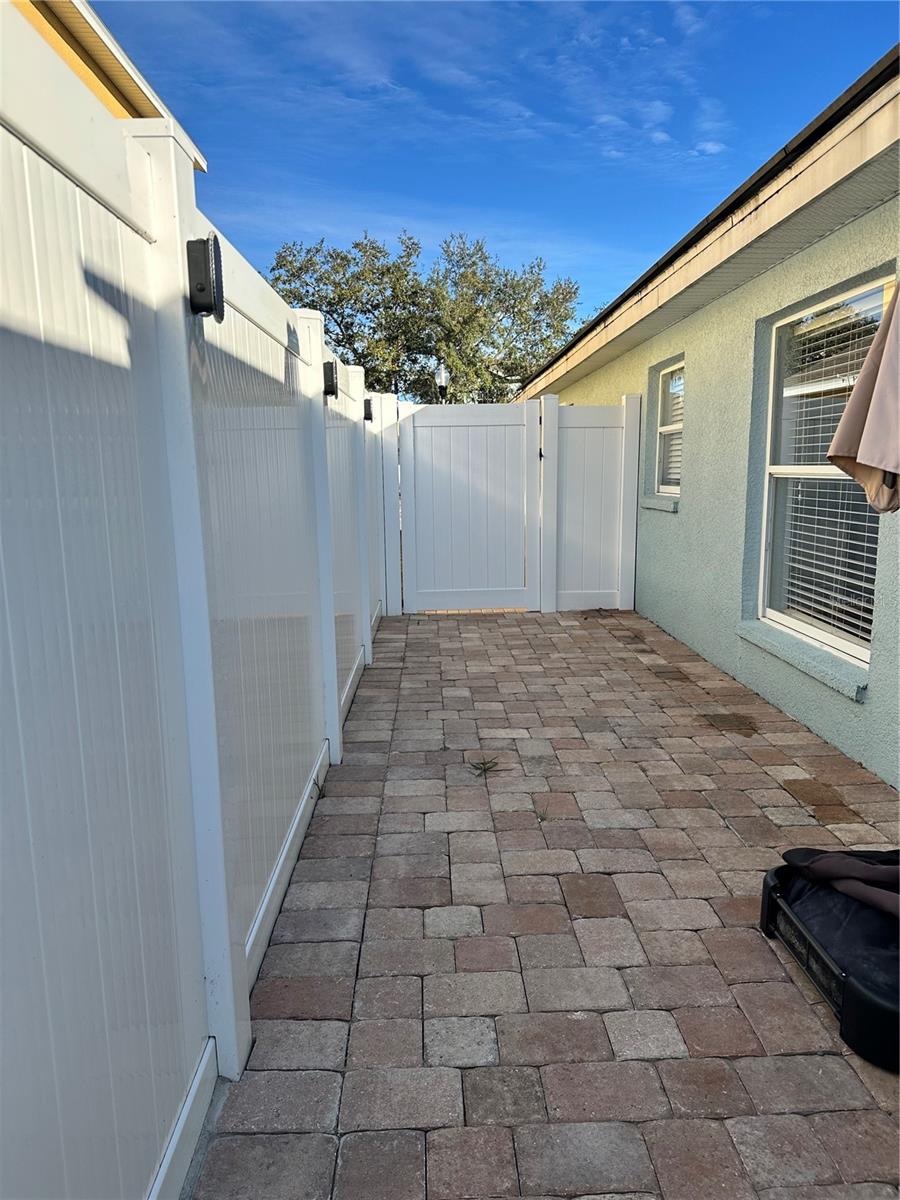 Image 7 of 31 For 1838 Royal Ridge Drive