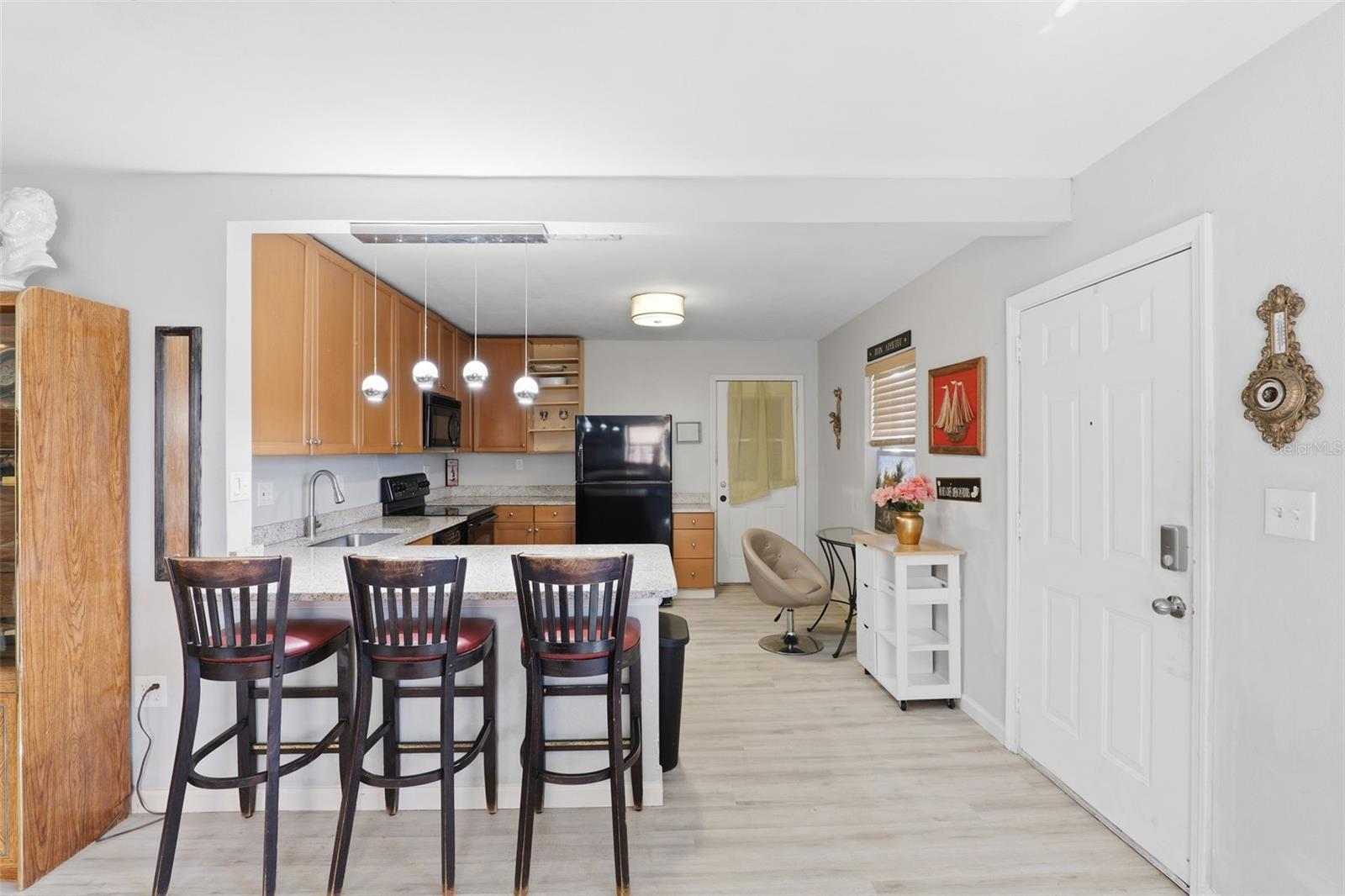 Image 4 of 24 For 518 Wisteria Drive