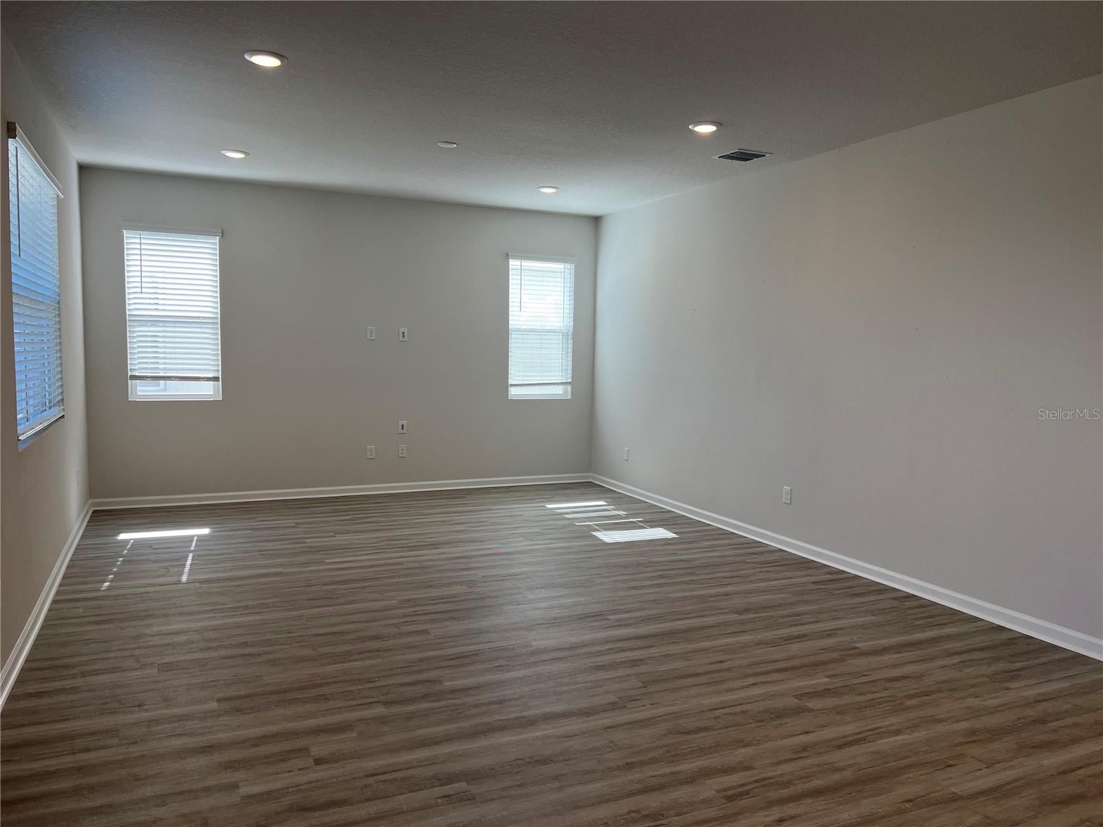 Image 7 of 12 For 1024 Griffon Avenue