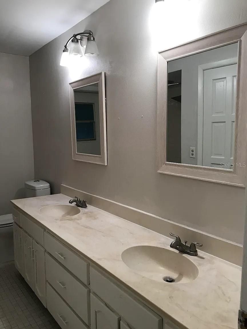 Image 7 of 13 For 305 Sweetwater Creek Drive