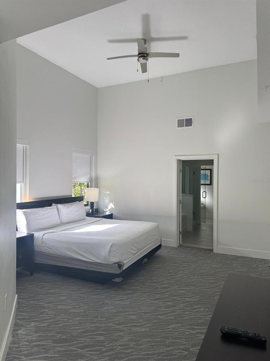 Image 14 of 40 For 14501 Grove Resort Avenue 3135