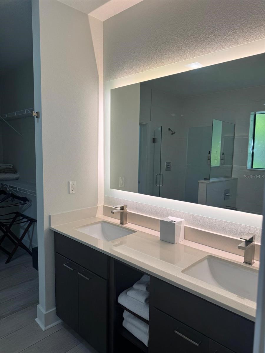 Image 20 of 40 For 14501 Grove Resort Avenue 3135