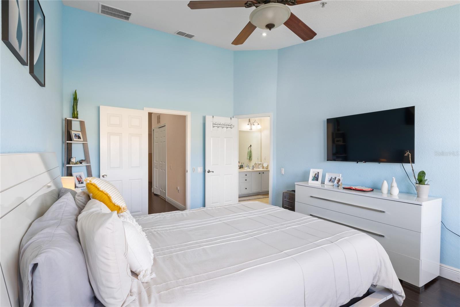 Image 18 of 36 For 6435 Ranelagh Drive 104