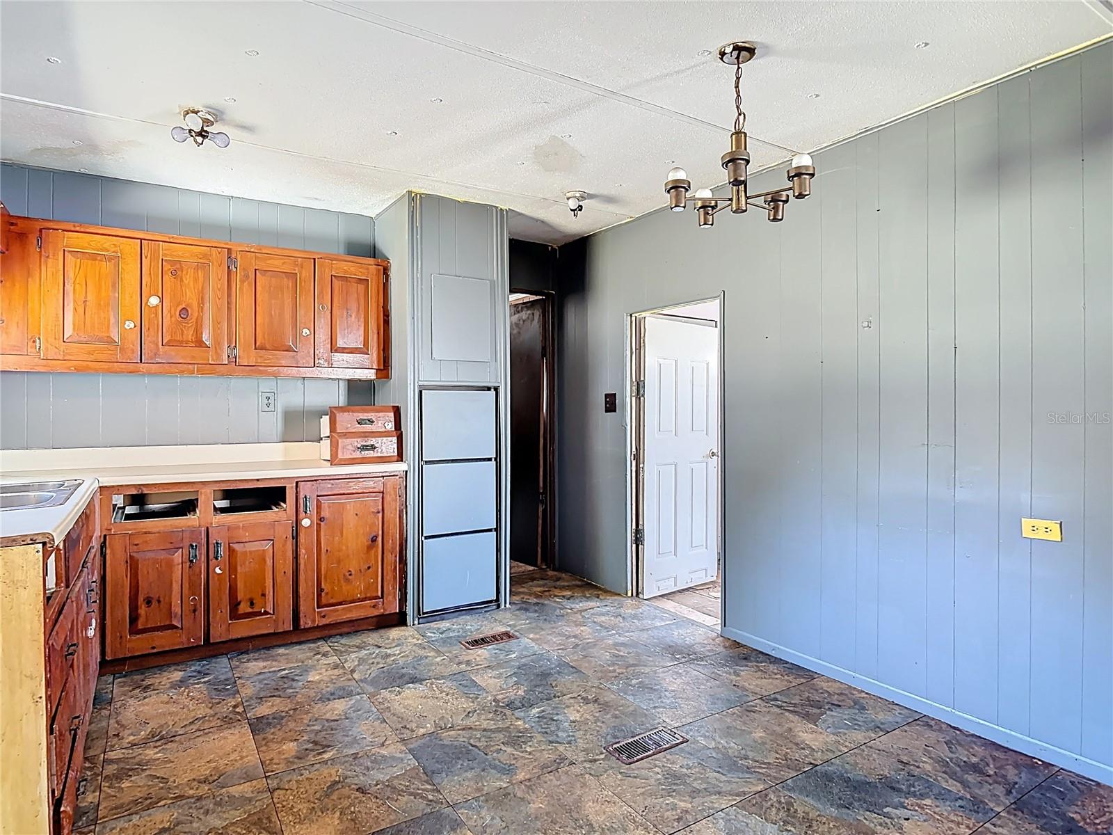 Image 13 of 48 For 13005 Florida Avenue