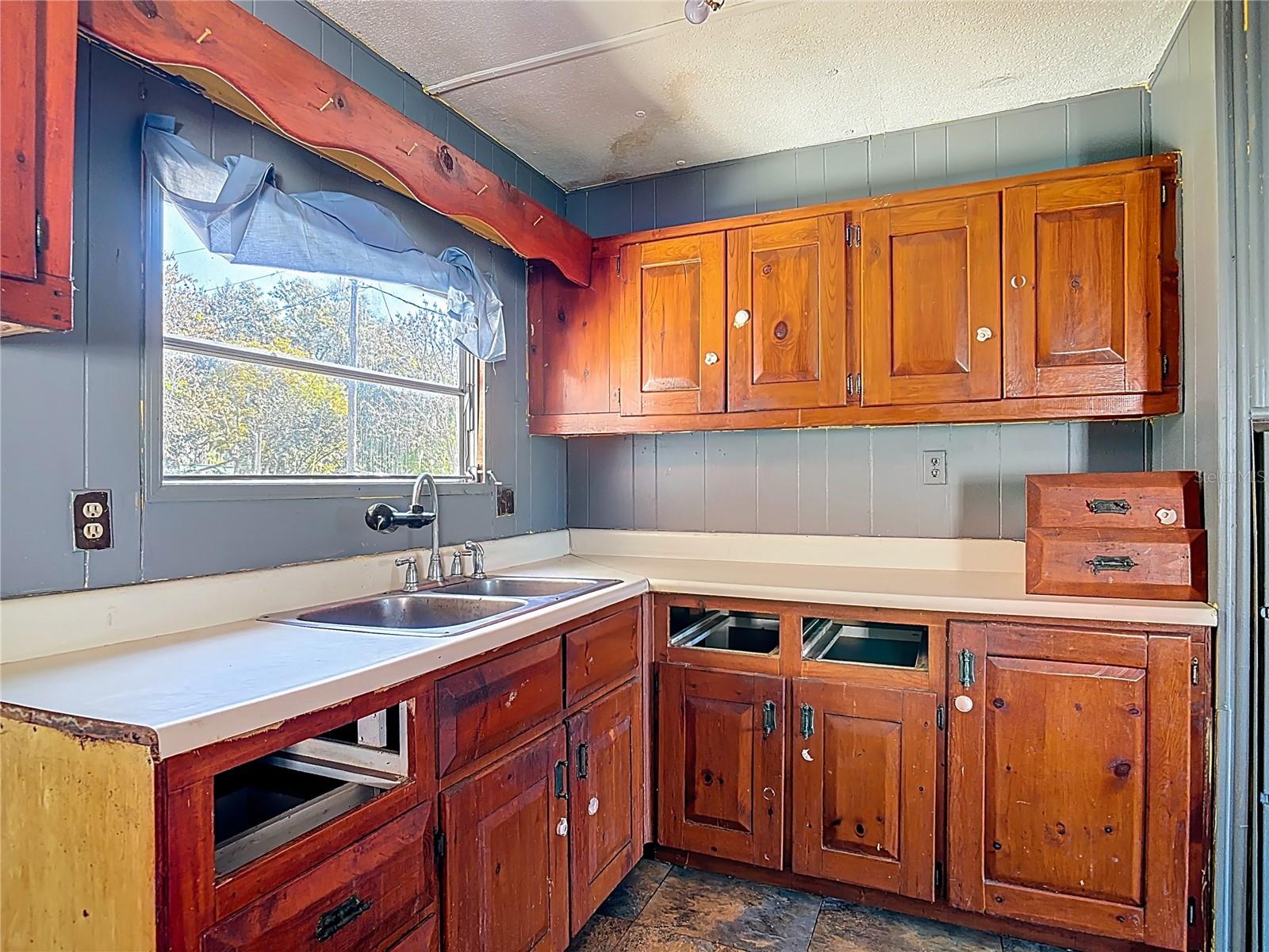 Image 15 of 48 For 13005 Florida Avenue