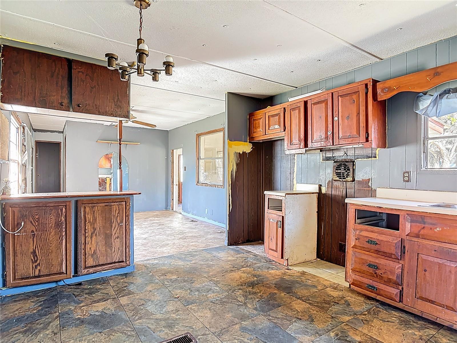 Image 16 of 48 For 13005 Florida Avenue