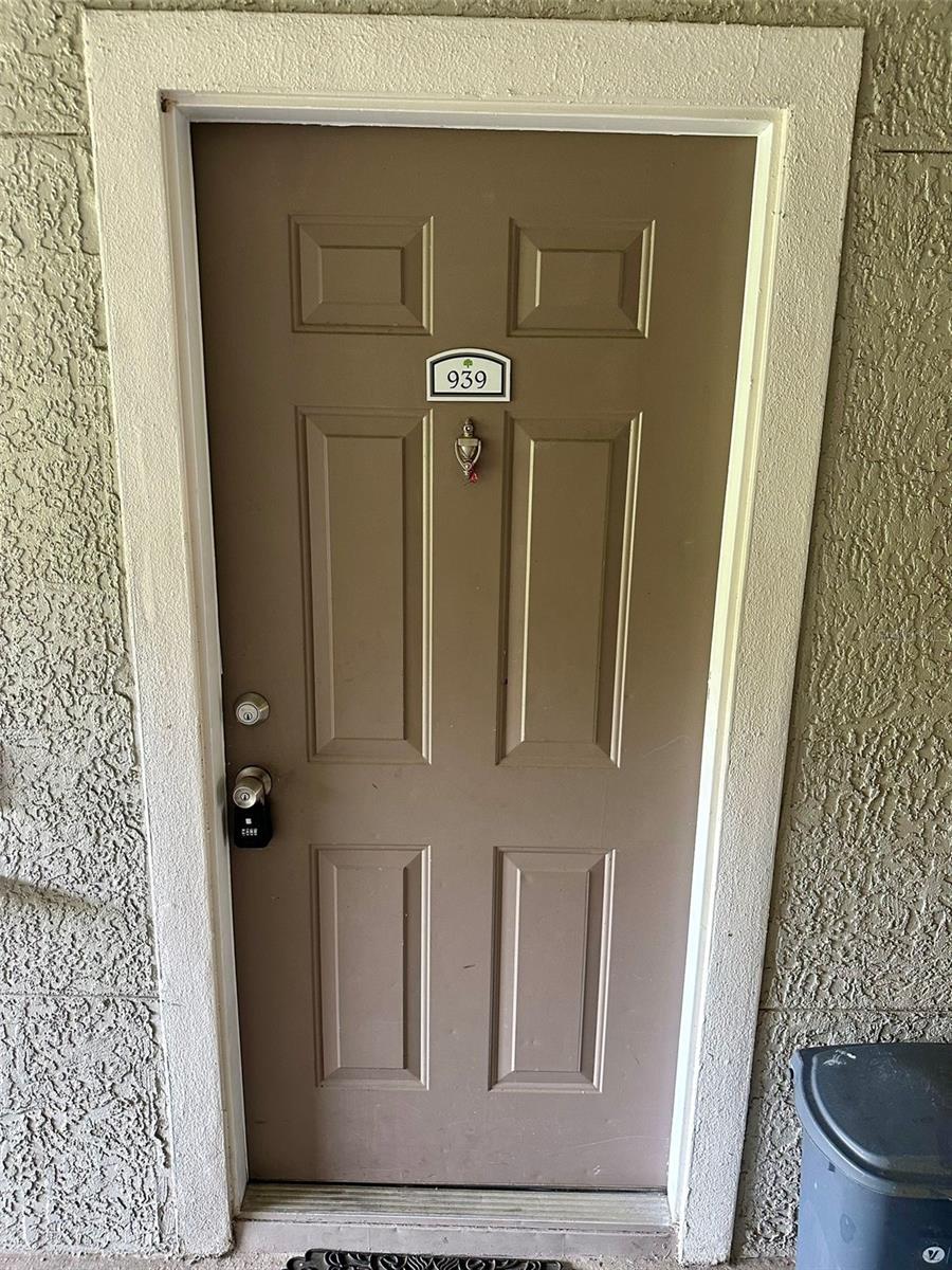 Image 2 of 16 For 3373 Kirkman Road 939