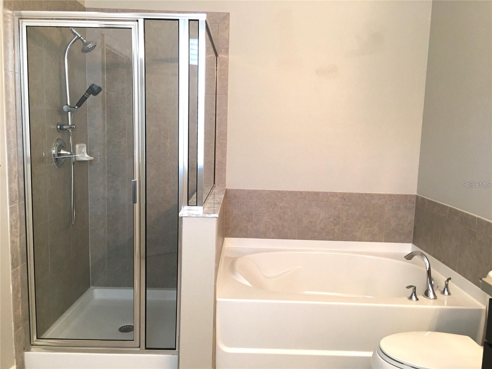 Image 24 of 29 For 11873 Verrazano Dr