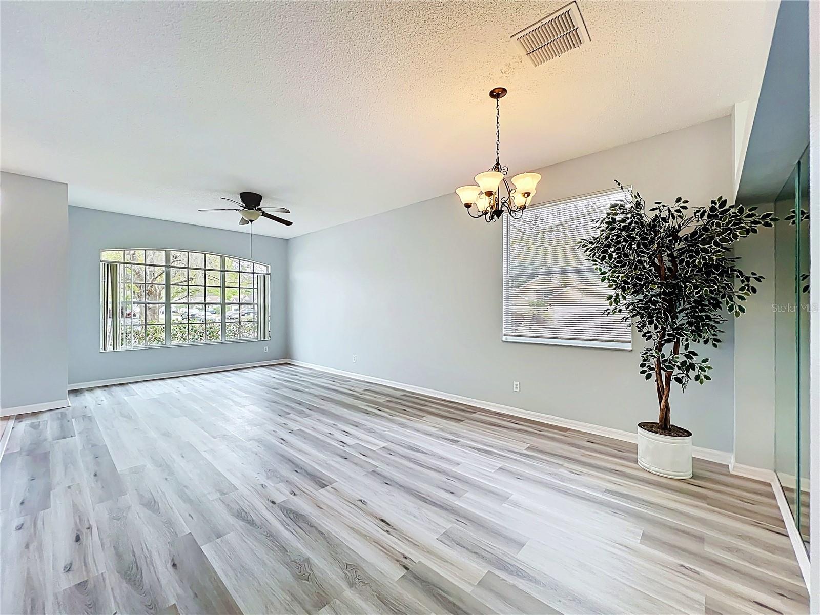 Image 10 of 62 For 14230 Sunriver Avenue