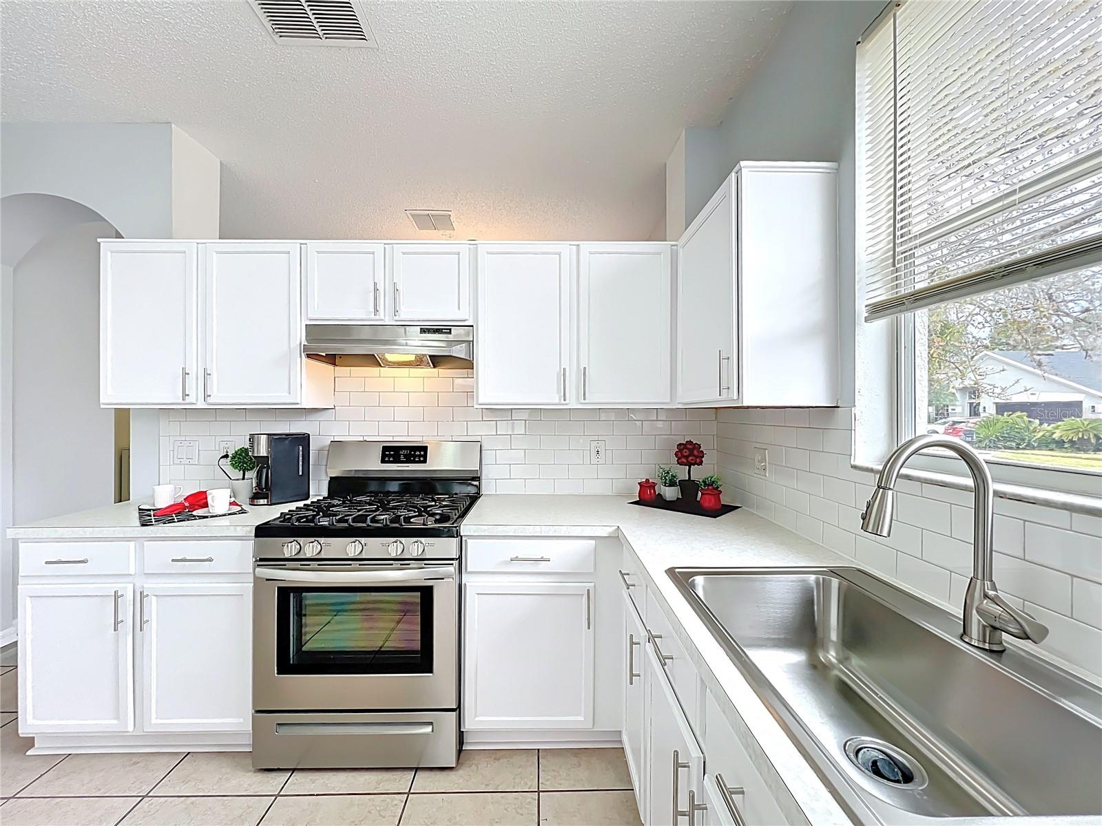 Image 15 of 62 For 14230 Sunriver Avenue