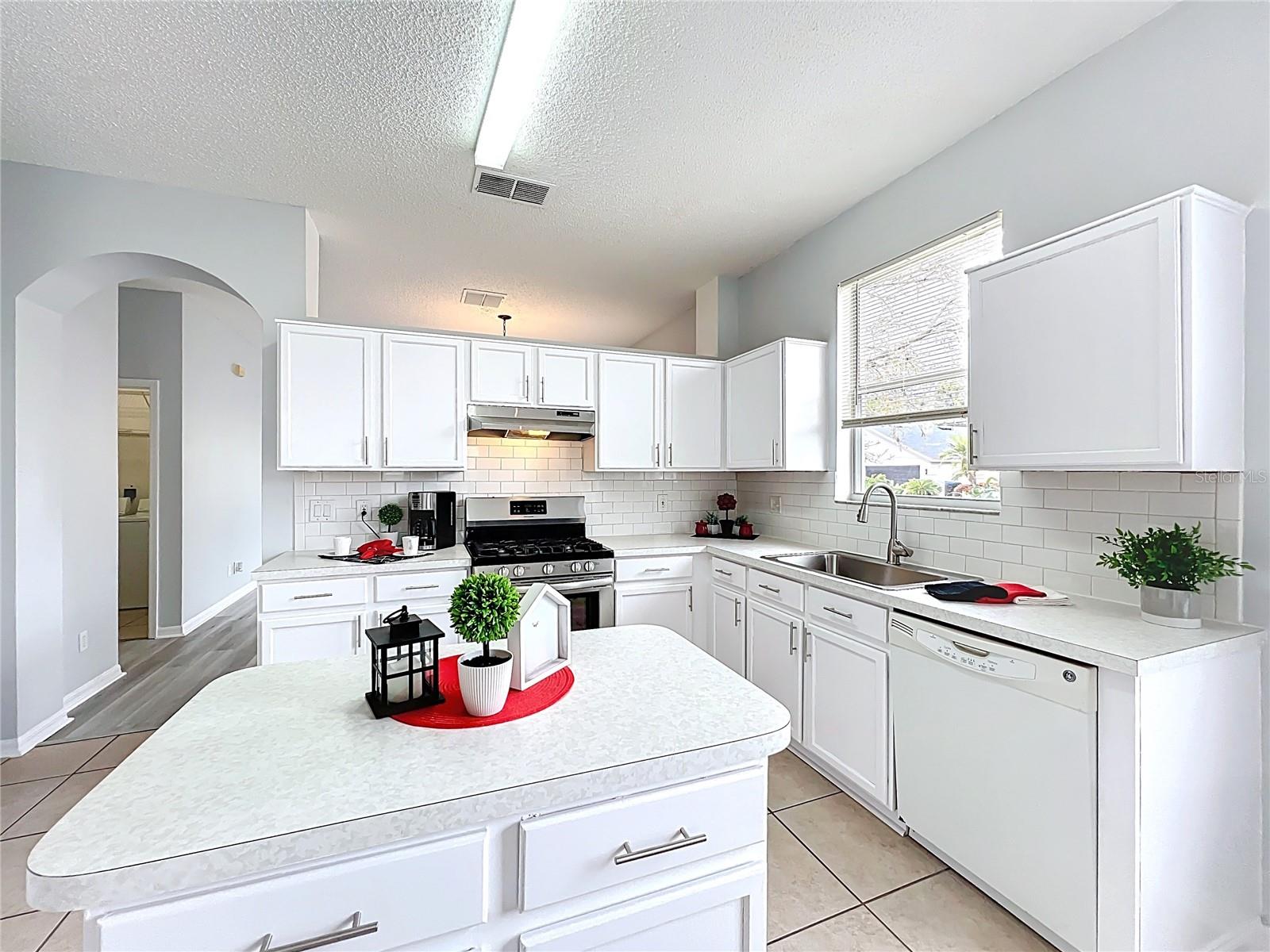 Image 17 of 62 For 14230 Sunriver Avenue