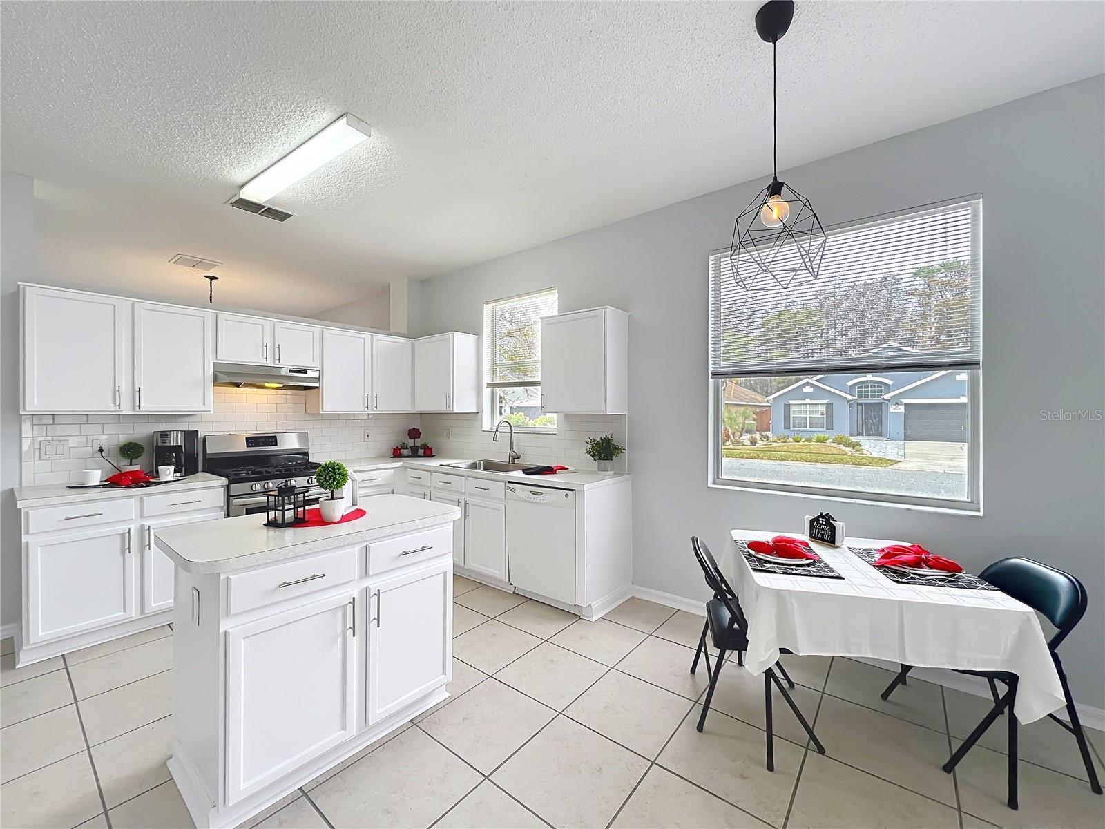 Image 18 of 62 For 14230 Sunriver Avenue