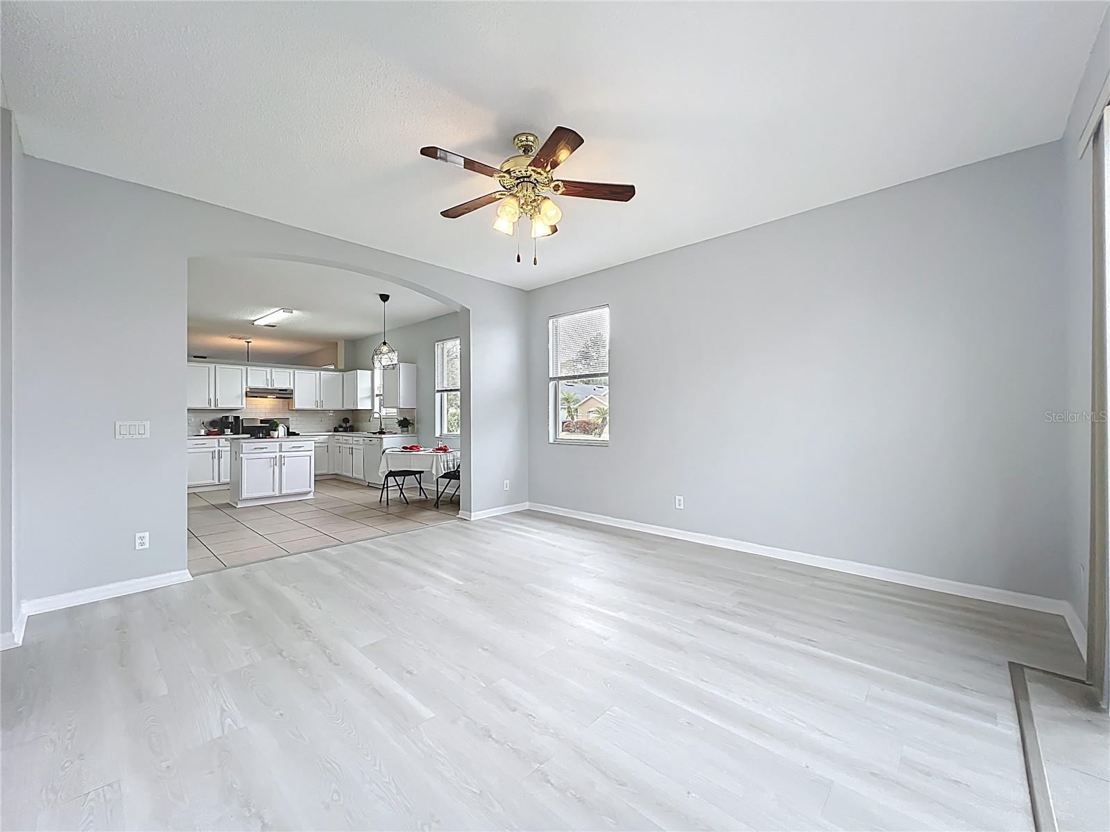 Image 21 of 62 For 14230 Sunriver Avenue