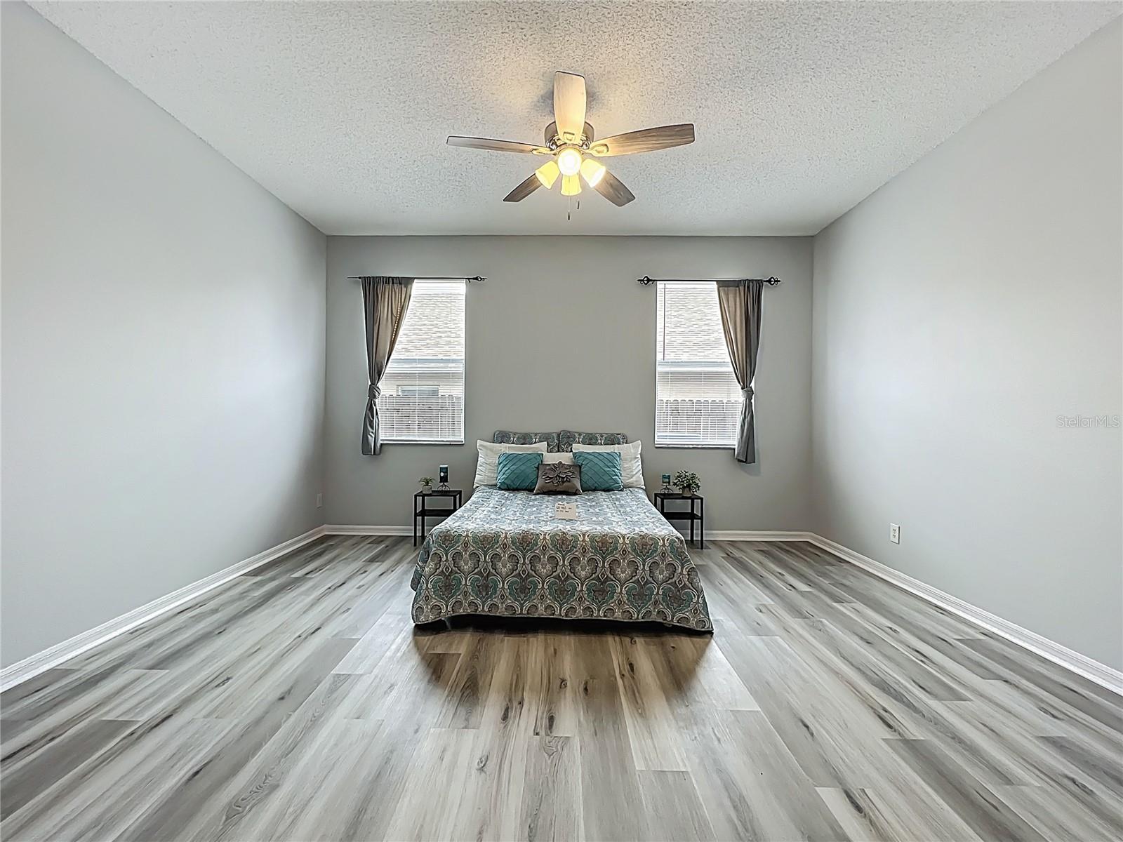 Image 25 of 62 For 14230 Sunriver Avenue