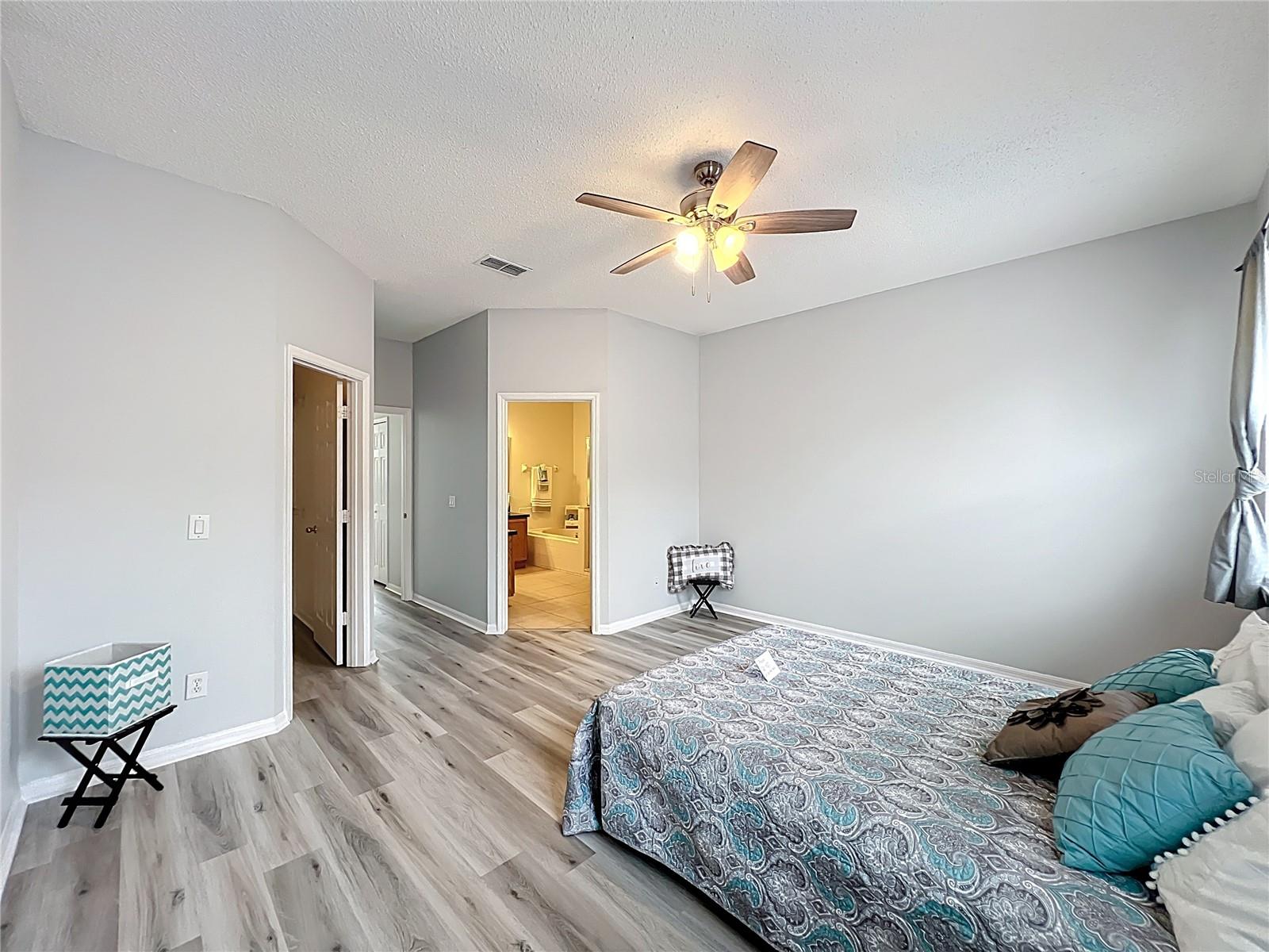 Image 27 of 62 For 14230 Sunriver Avenue