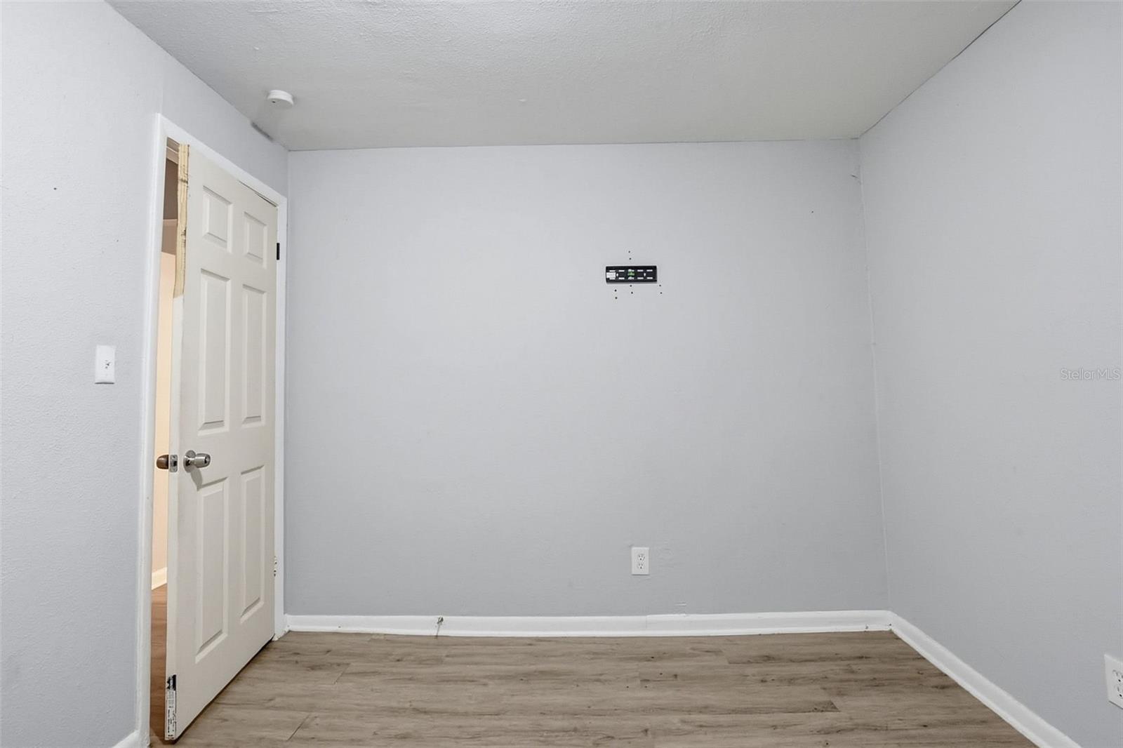 Listing photo id 11 for 1905 Annona Avenue