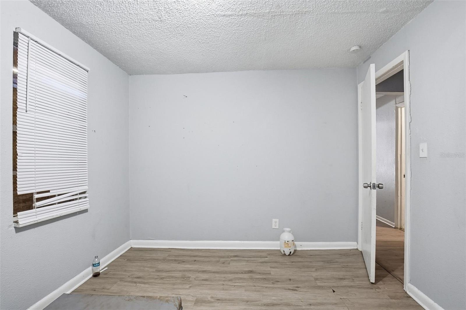 Listing photo id 13 for 1905 Annona Avenue