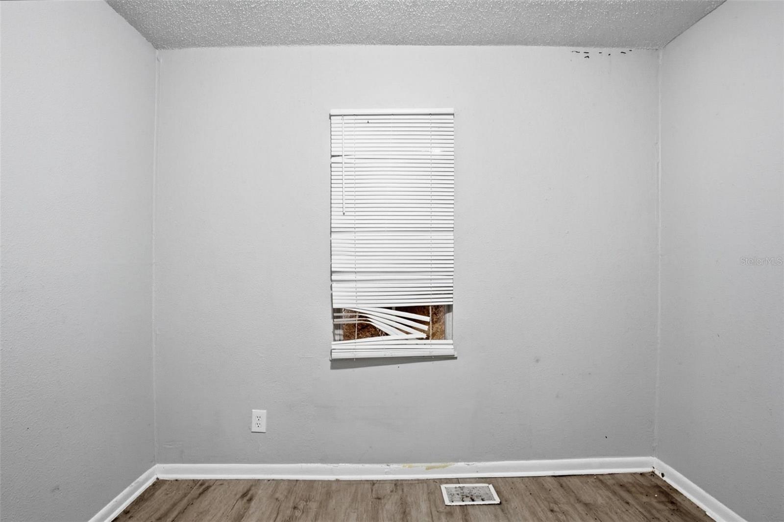 Listing photo id 7 for 1905 Annona Avenue