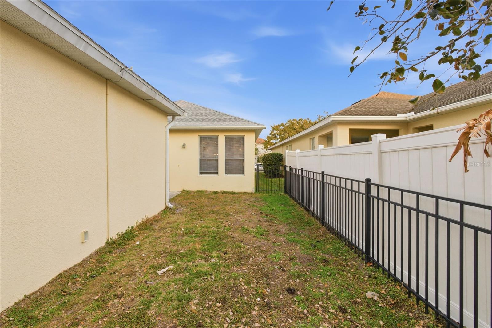 Image 18 of 25 For 14446 Whittridge Drive