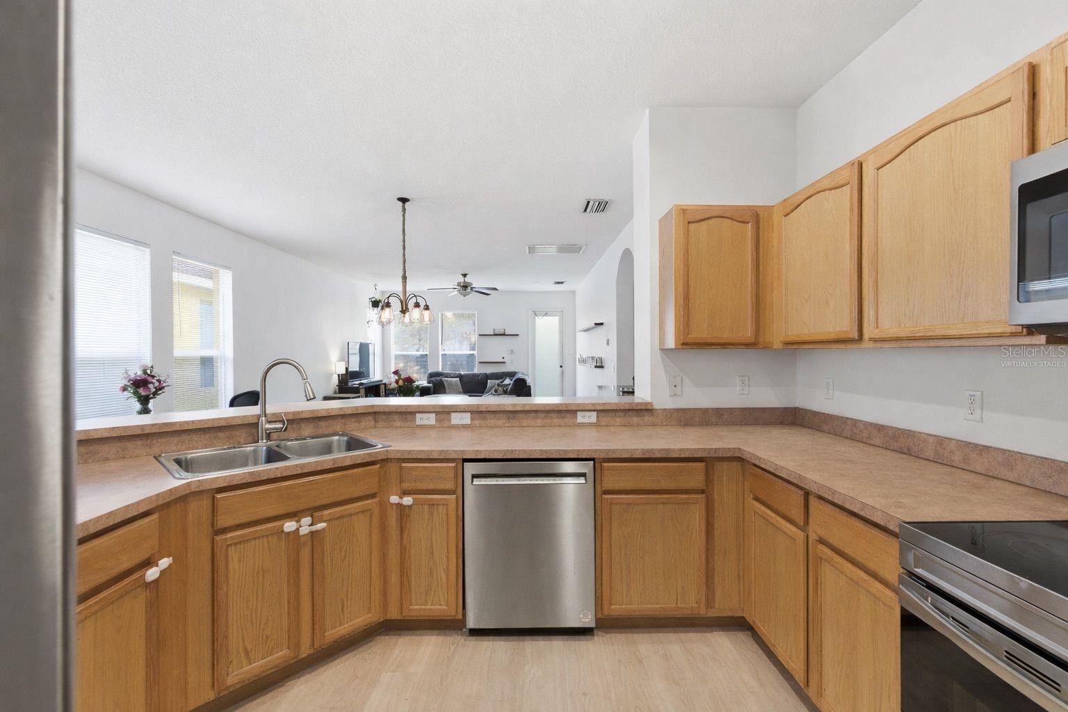 Image 6 of 25 For 14446 Whittridge Drive