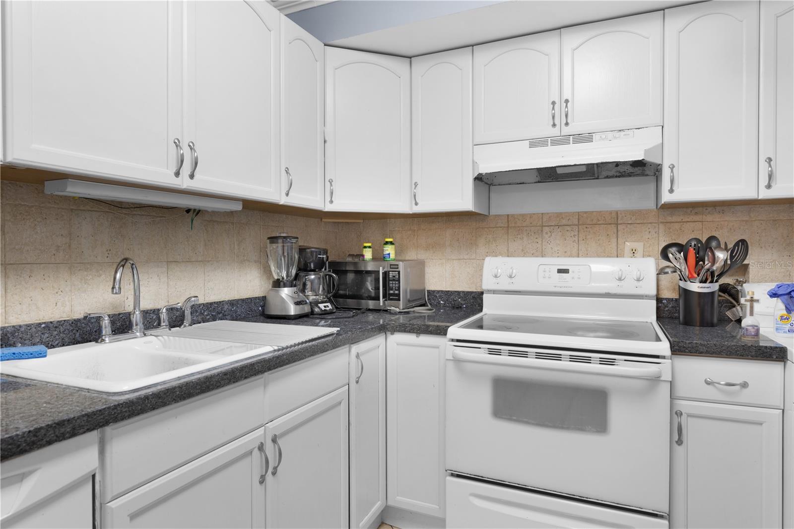 Image 14 of 24 For 290 174 Street 1006